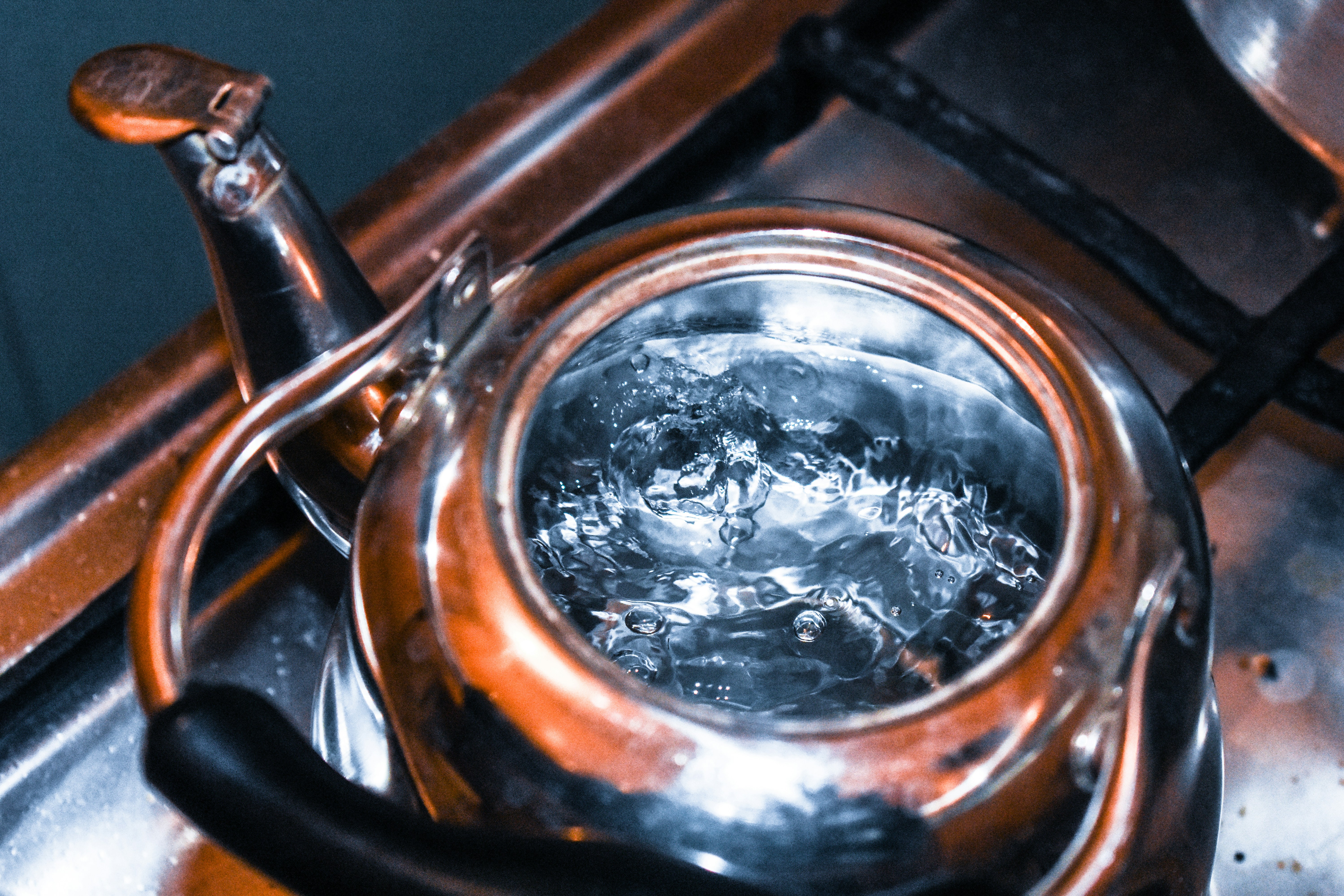 Electric kettle for boiling water